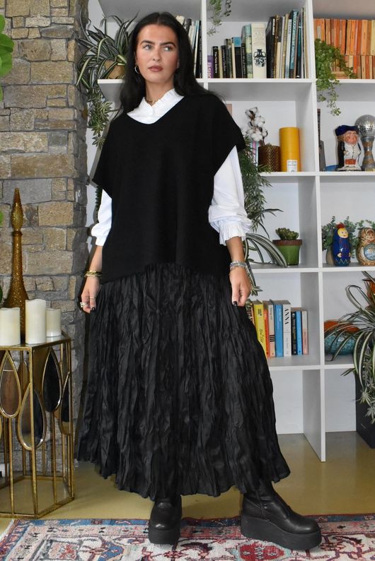 Twisted Sister Pocketed Crinkle Midi Skirt Black